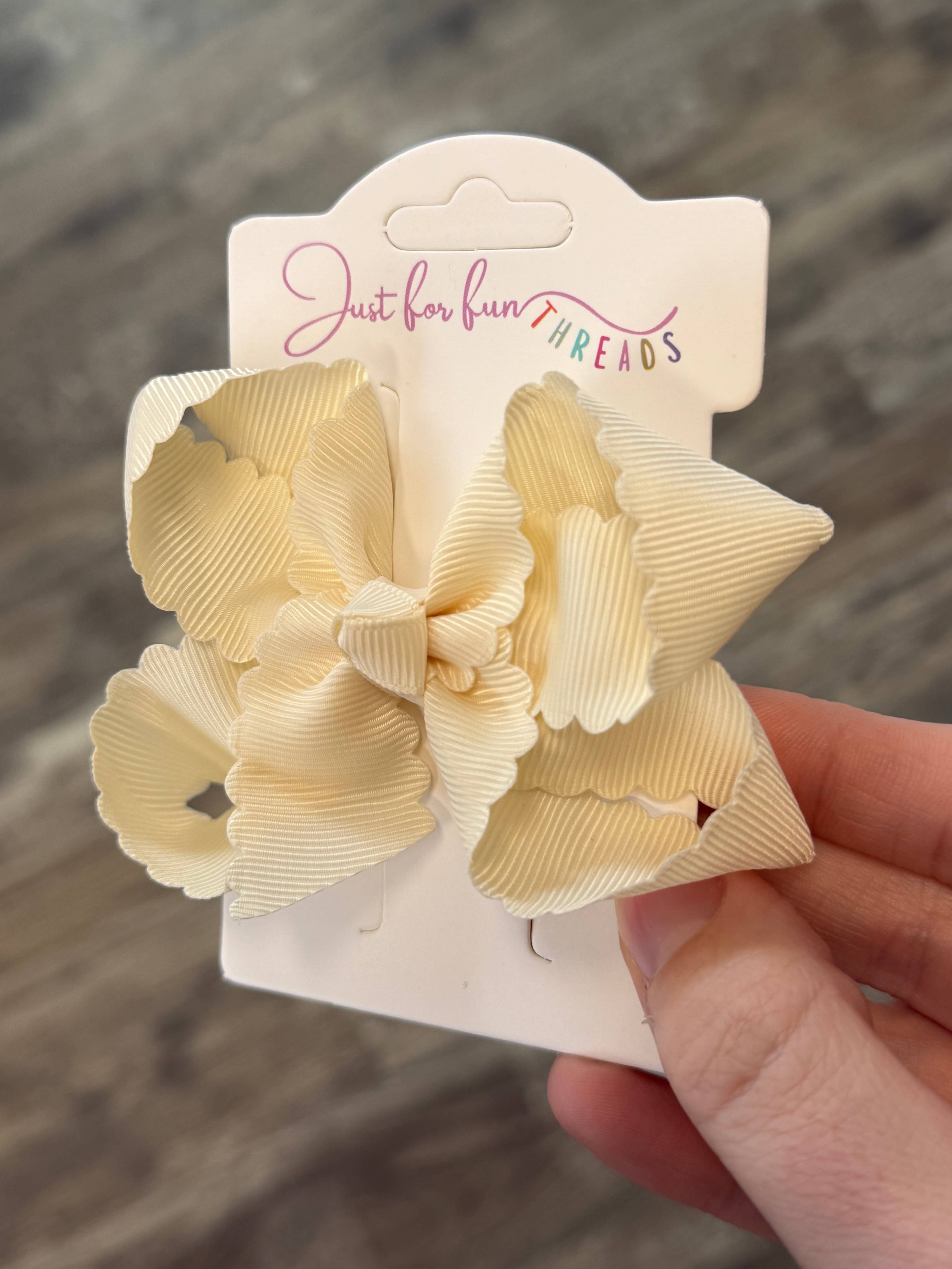 Classic Scallop Edge Hair Bows